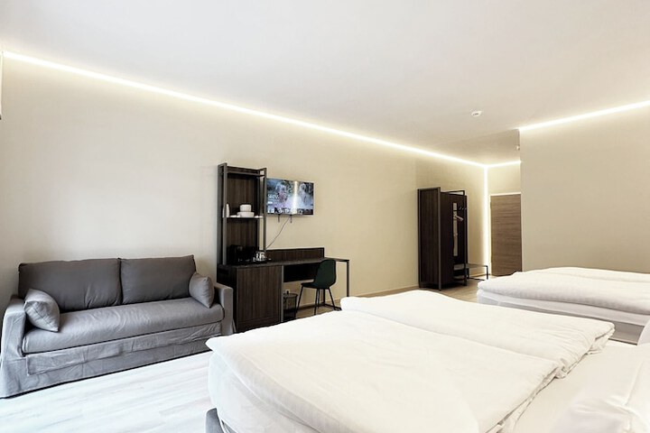Room 34 of 75