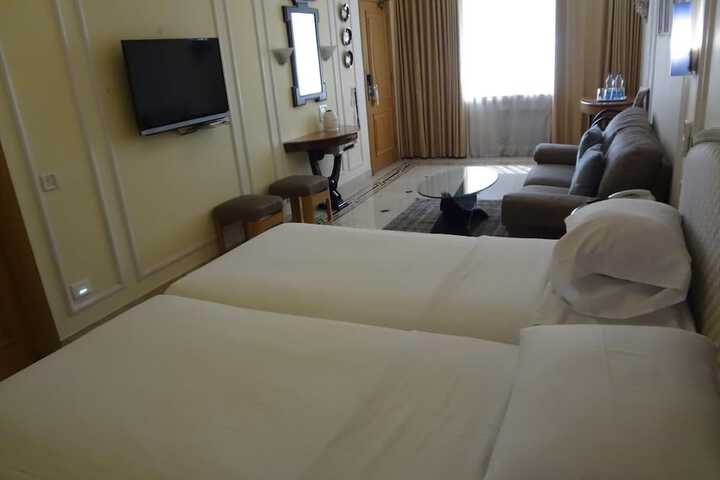 Room 7 of 24