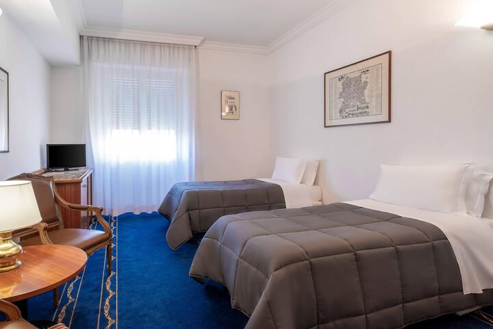 Room 32 of 72
