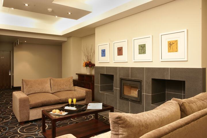 Lounge 72 of 77