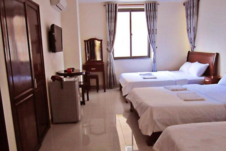 Room 2 of 6