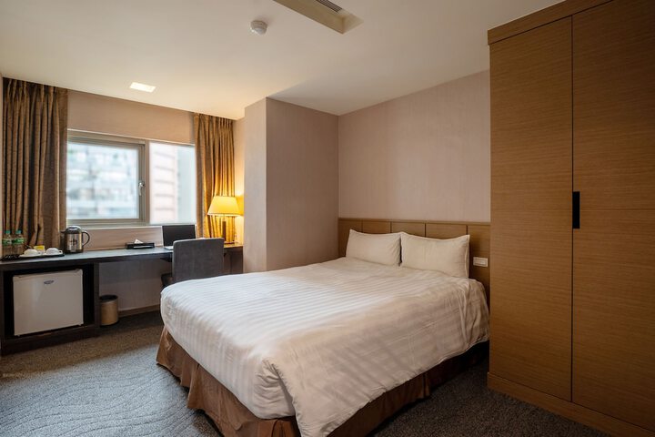 Room 8 of 119