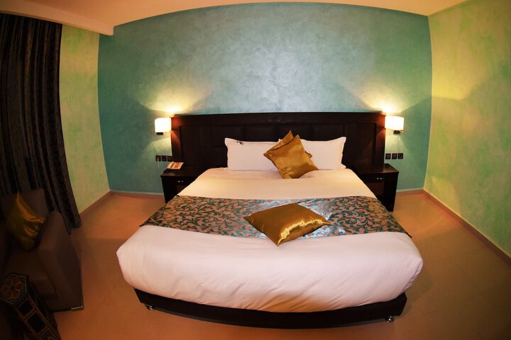 Room 10 of 42