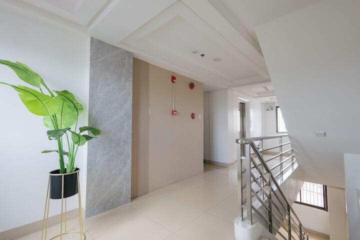 Ballroom/Hall 14 of 21