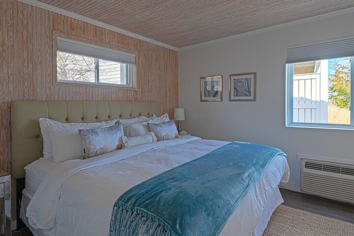 Room 25 of 181