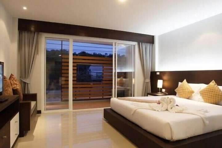 Room 12 of 32