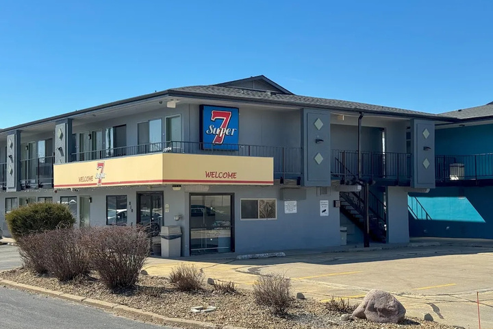 Exterior of Motel 6 Iowa City