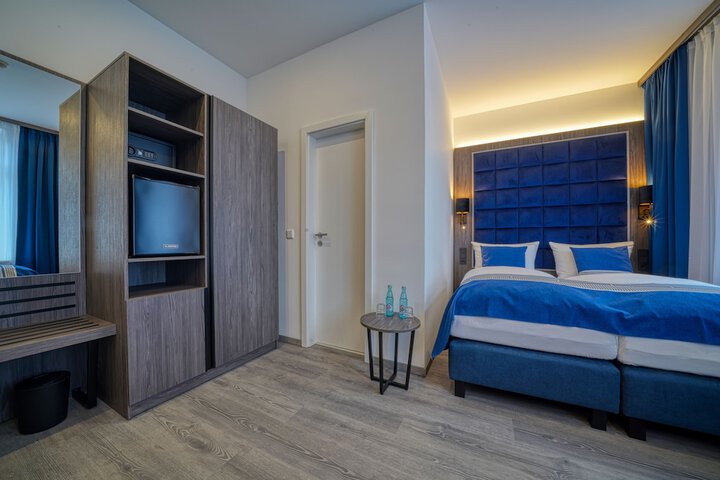 Room 13 of 45