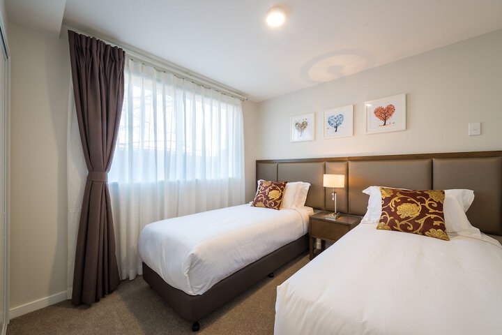 Room 10 of 36