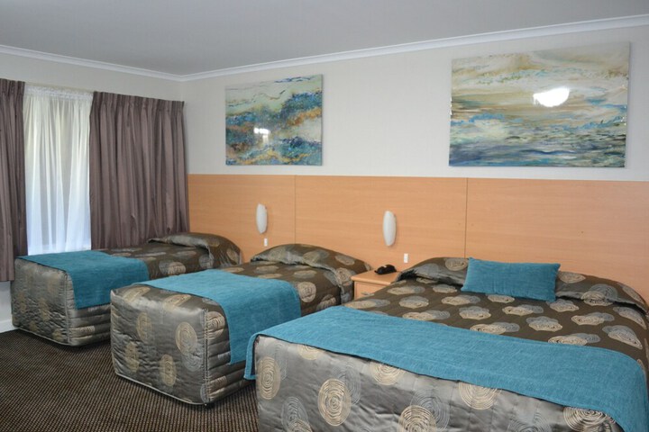 Room 32 of 74