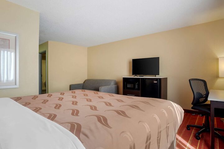1 King Bed (1 of 18)