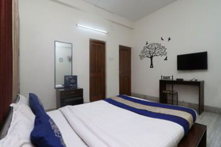 Room 12 of 24