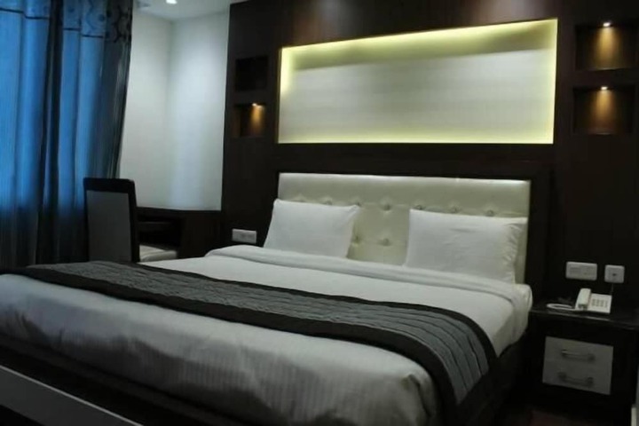 Room 12 of 36