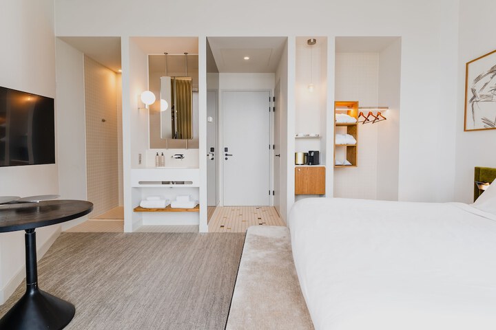 Room 15 of 115