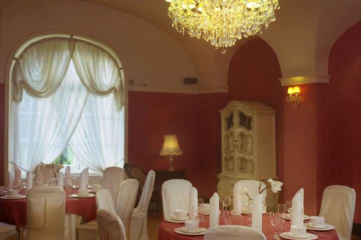Dining 30 of 48