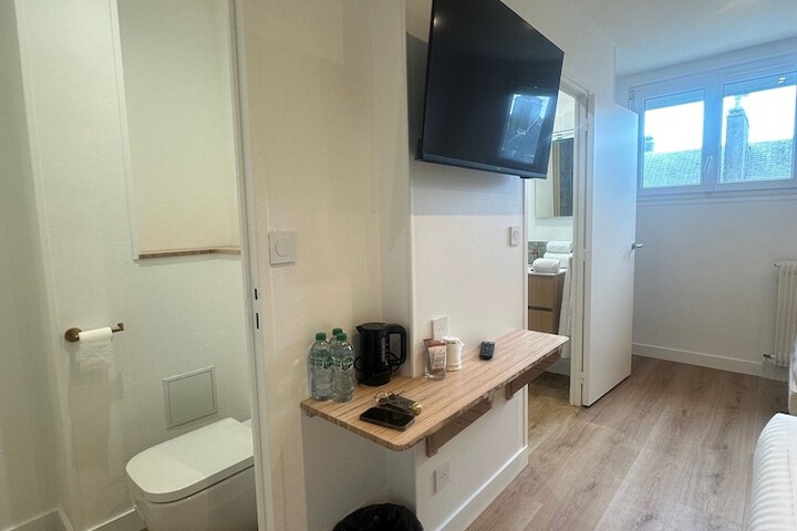Room 11 of 24