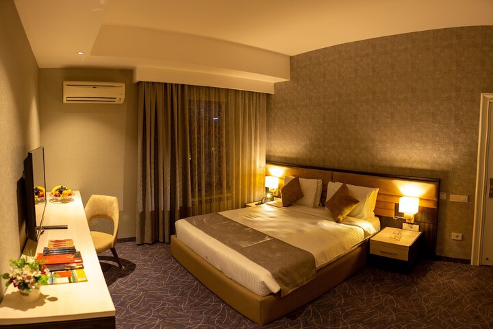 Room 13 of 52