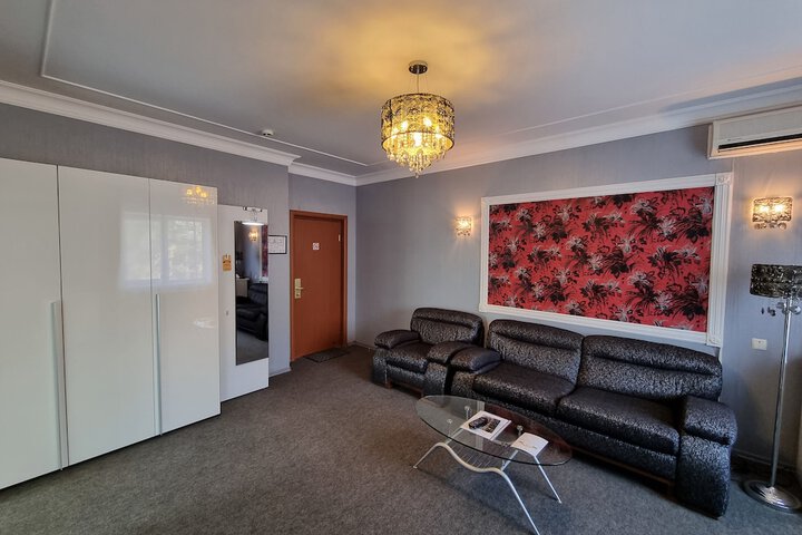 Room 51 of 99