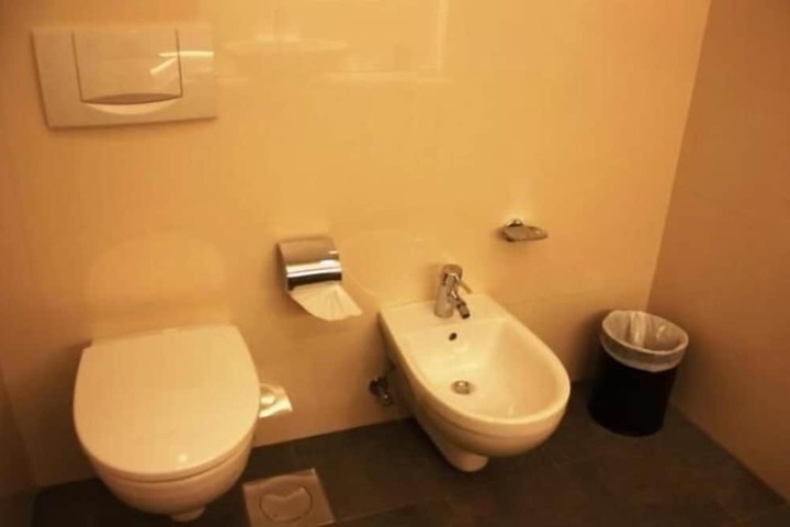 Room 18 of 23