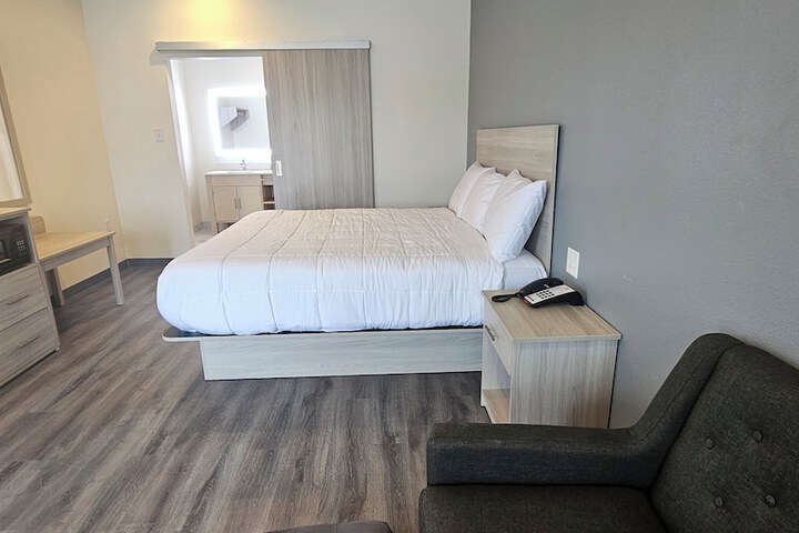 Room 3 of 6