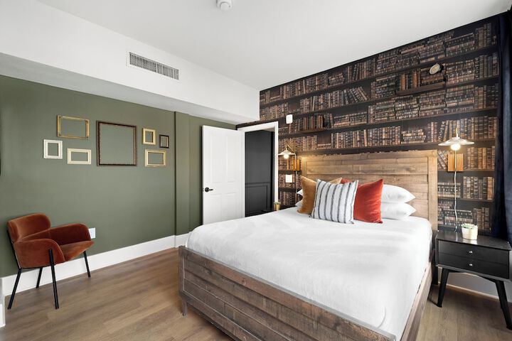 Room 104 of 285