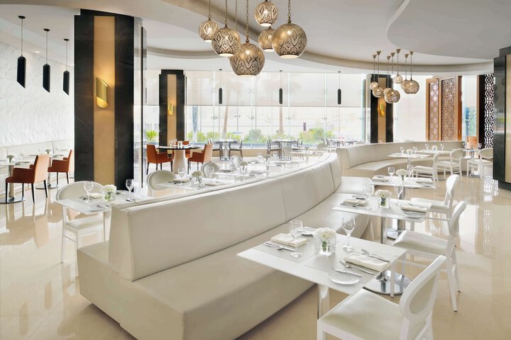 Dining 74 of 101