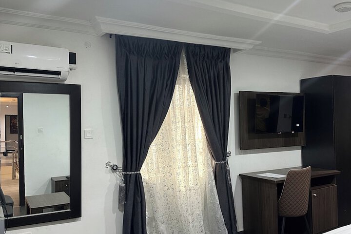 Room 18 of 33