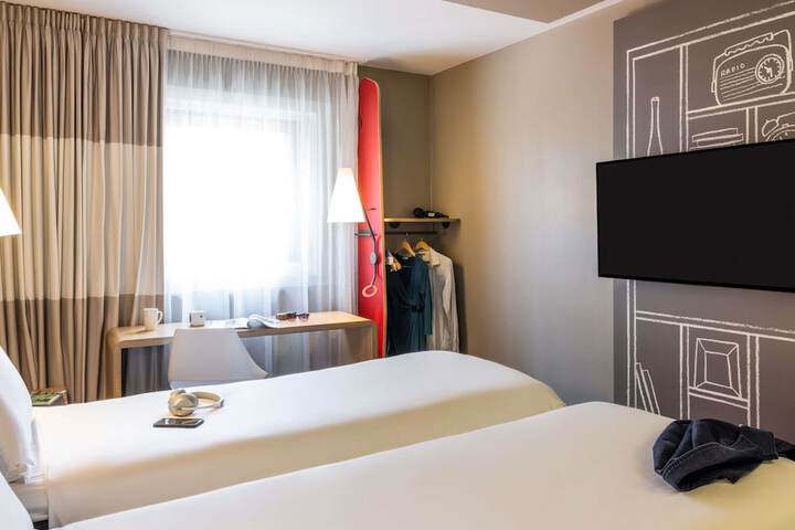 Room 36 of 77