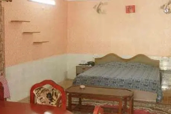Room 5 of 15
