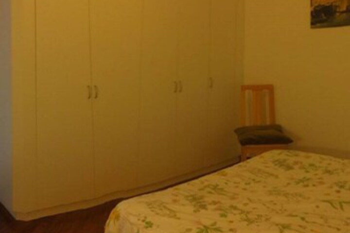 Room 6 of 8
