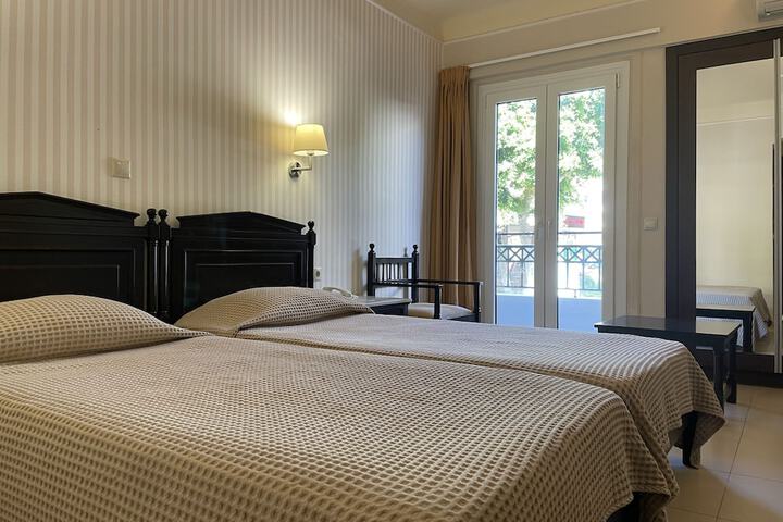 Room 15 of 33