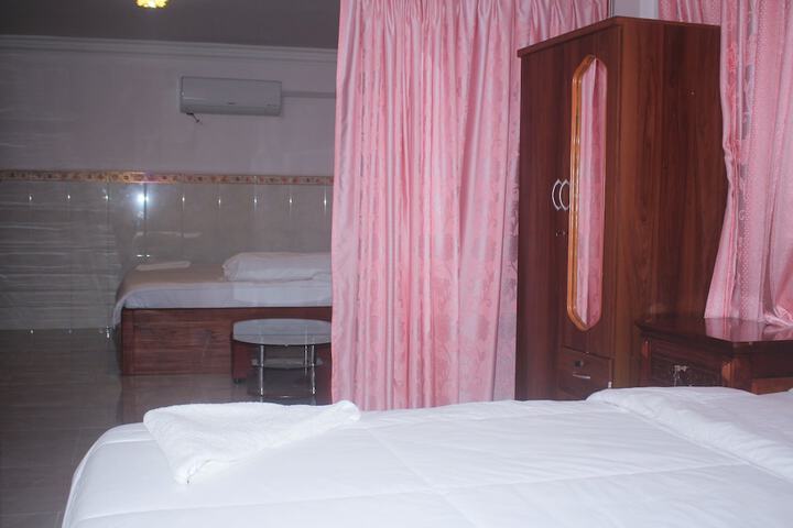 Room 13 of 36