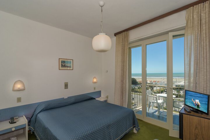 Room 15 of 48
