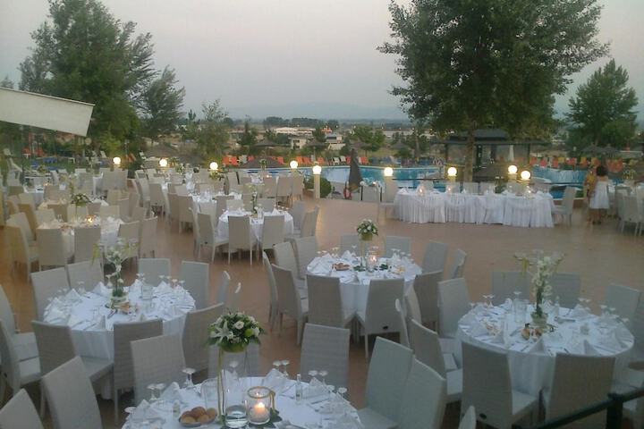Ballroom/Hall 18 of 21