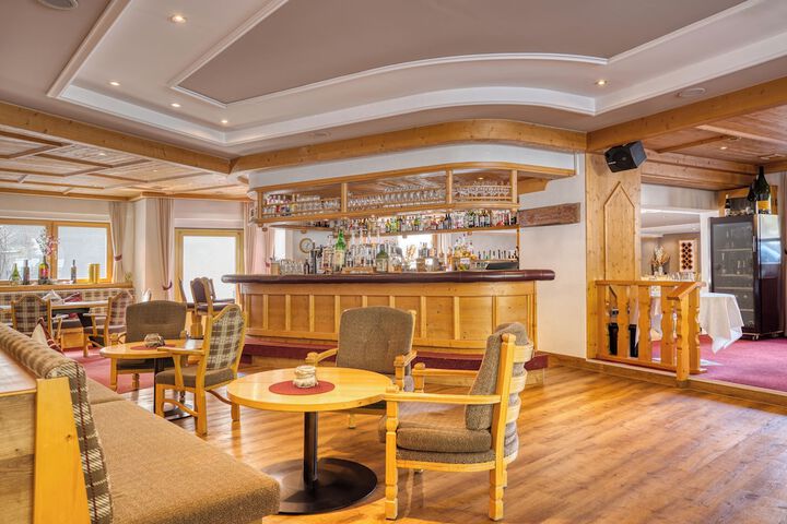 Lounge 124 of 131