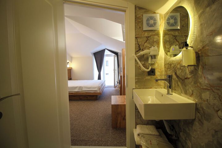 Room 50 of 59