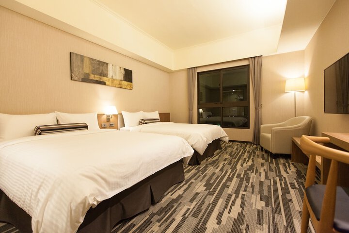 Room 11 of 32