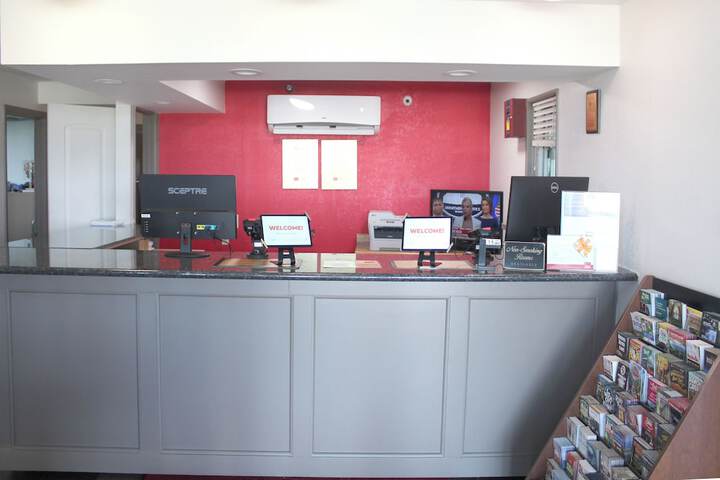 Concierge desk