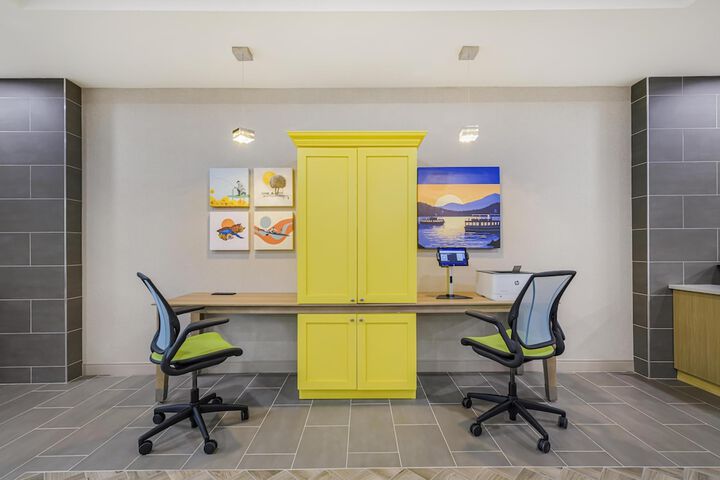 Business Center 34 of 43