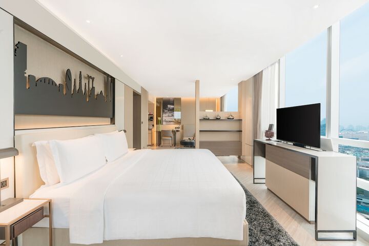 Room 5 of 113