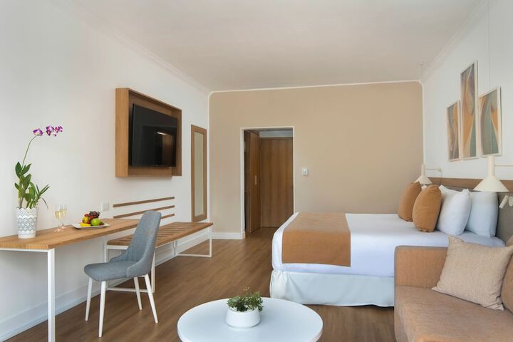Room 17 of 79