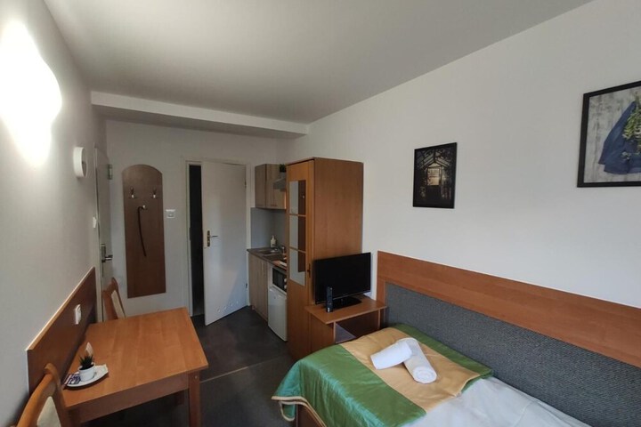 Room 12 of 40