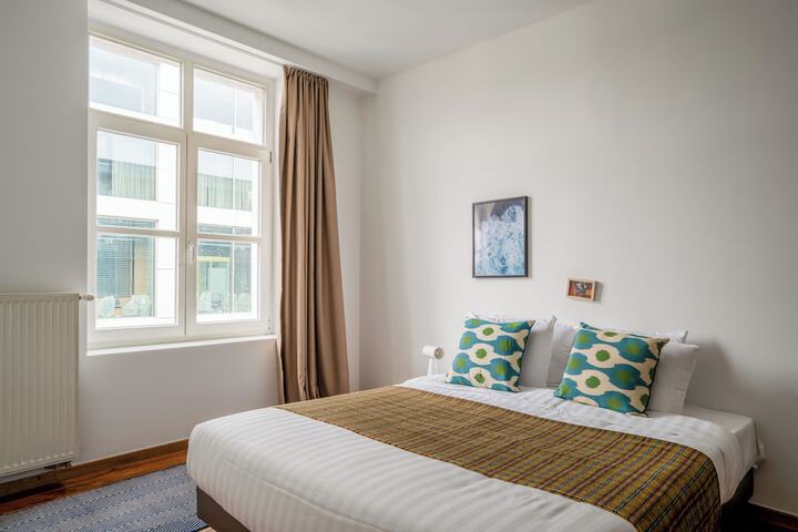 Room 3 of 37