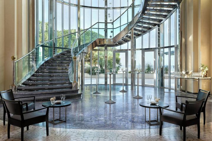 Ballroom/Hall 147 of 212