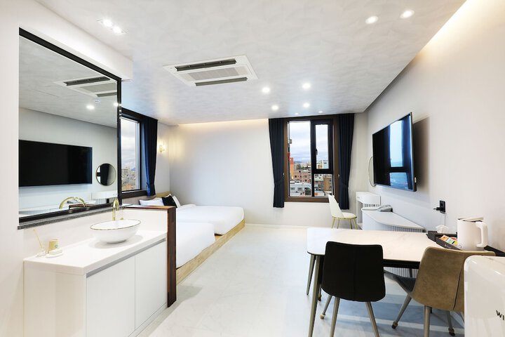 Room 48 of 61