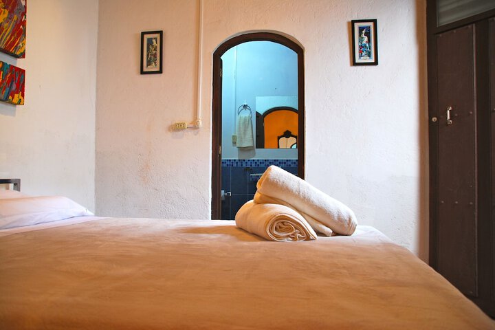 Room 9 of 16