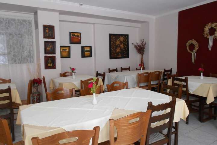 Dining 12 of 24