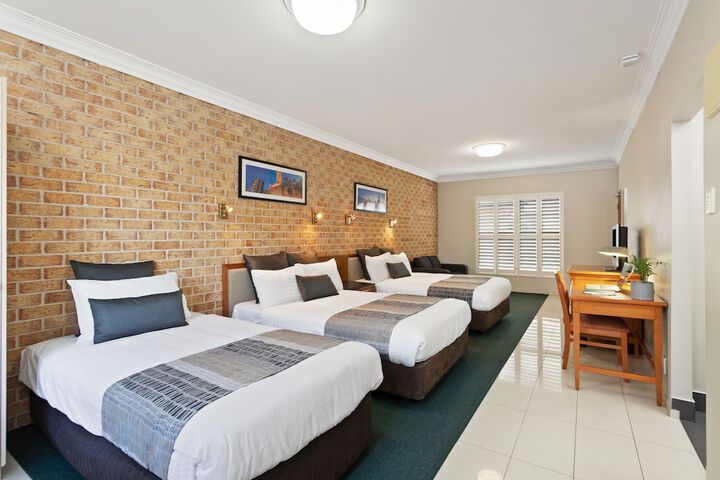 Room 10 of 65