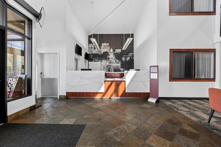 Entrance & Lobby