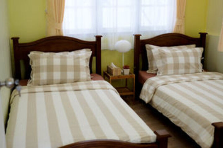 Room 5 of 17